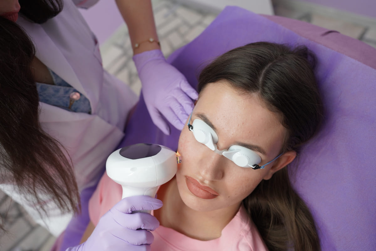 Процедура Lumecca IPL на лице в Beauty Studio Nefertiti, Бургас