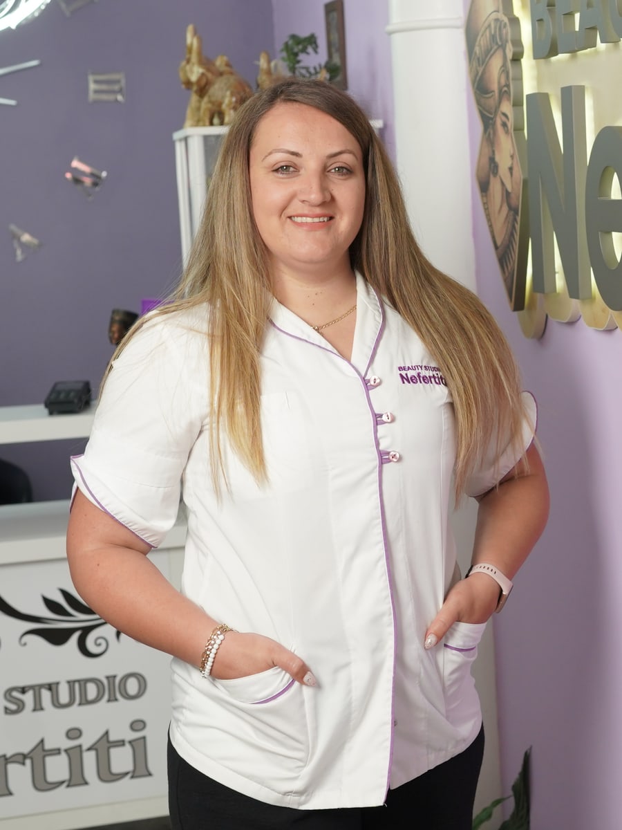 Никол Арсенова — маникюрист и педикюрист в Beauty Studio Nefertiti, Бургас
